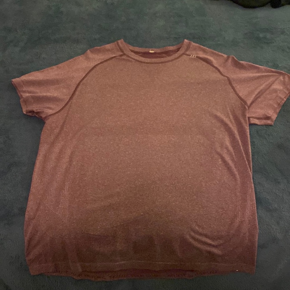LULULEMON Men’s XL Strato Tech tee.